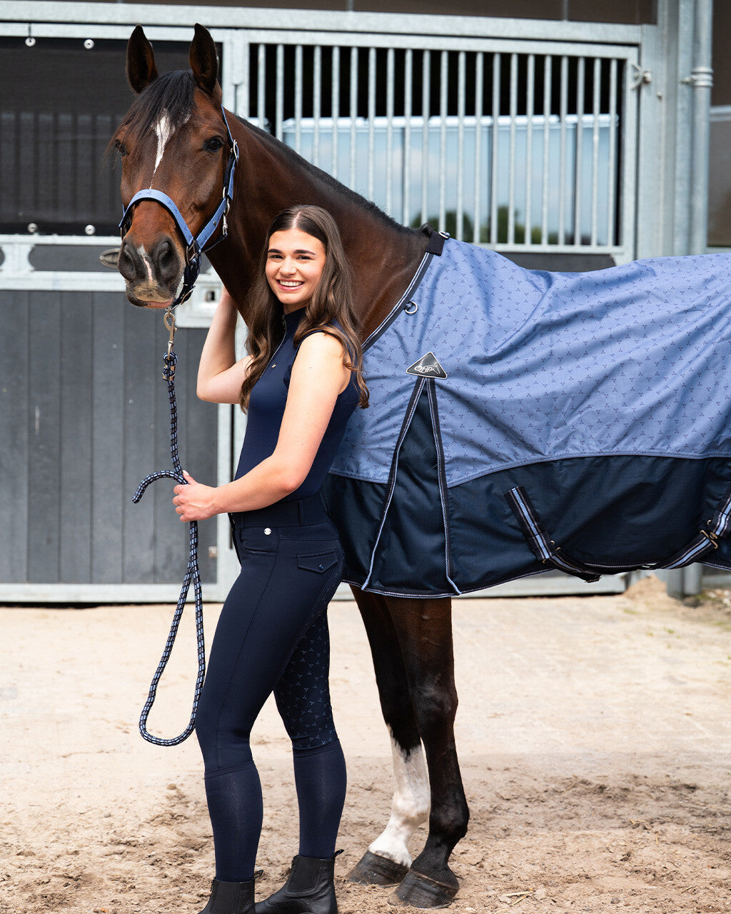 Head collar set with turnout collection