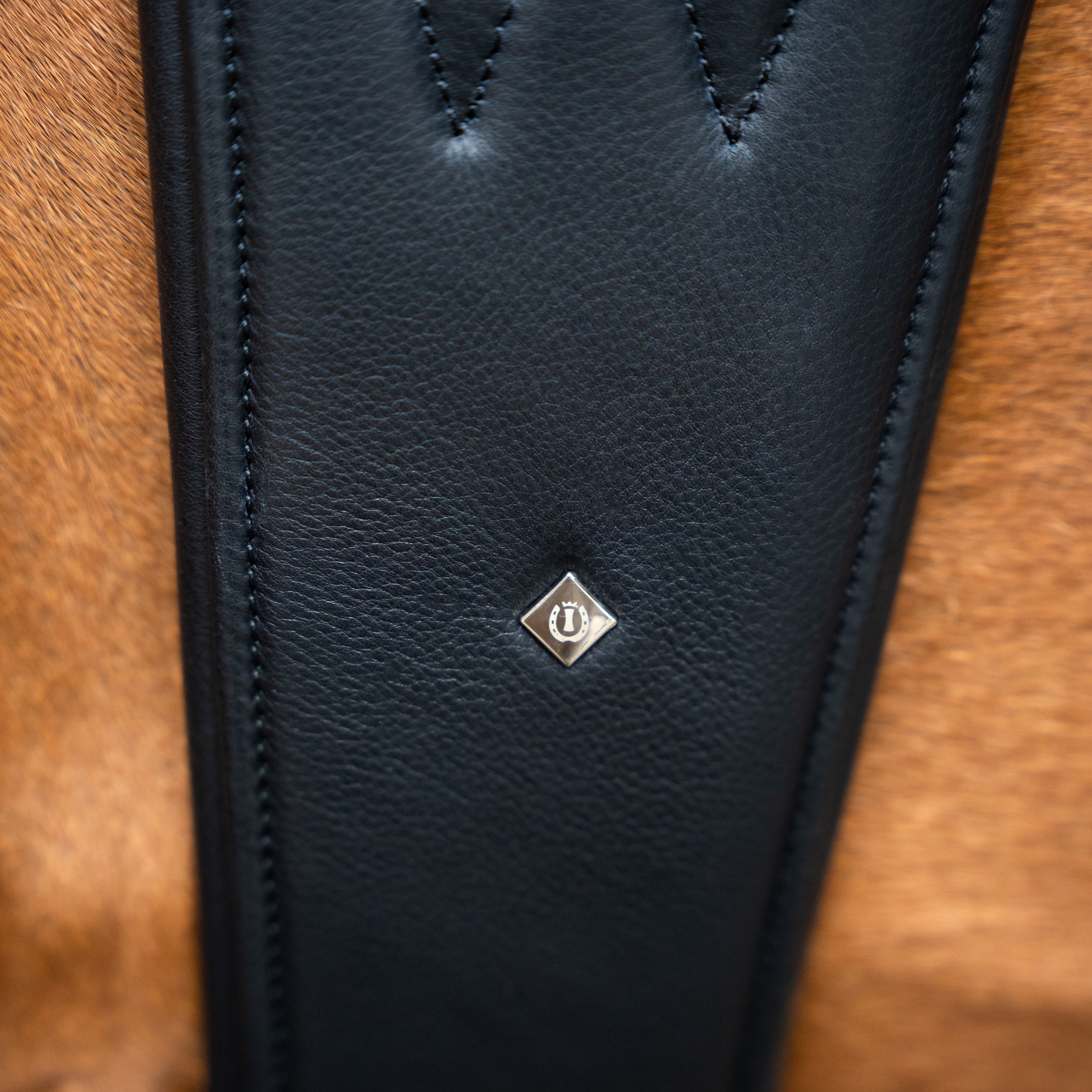 Jumping girth IRH anatomic with spring buckles