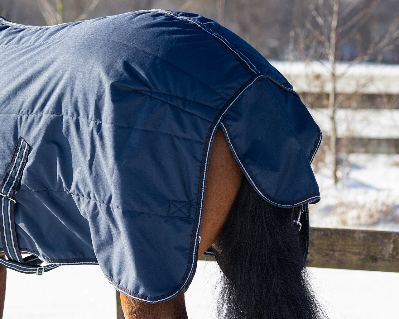 stable rug 200gr with shoulder cut out