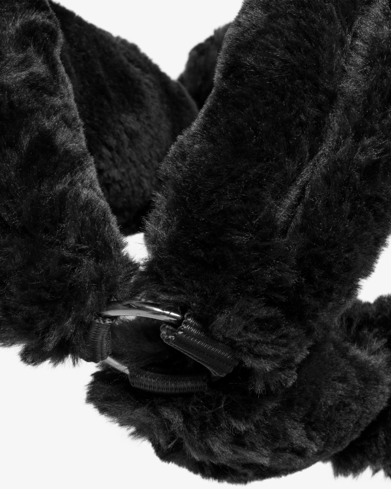 polypropilene halter with faux sheepskin coating