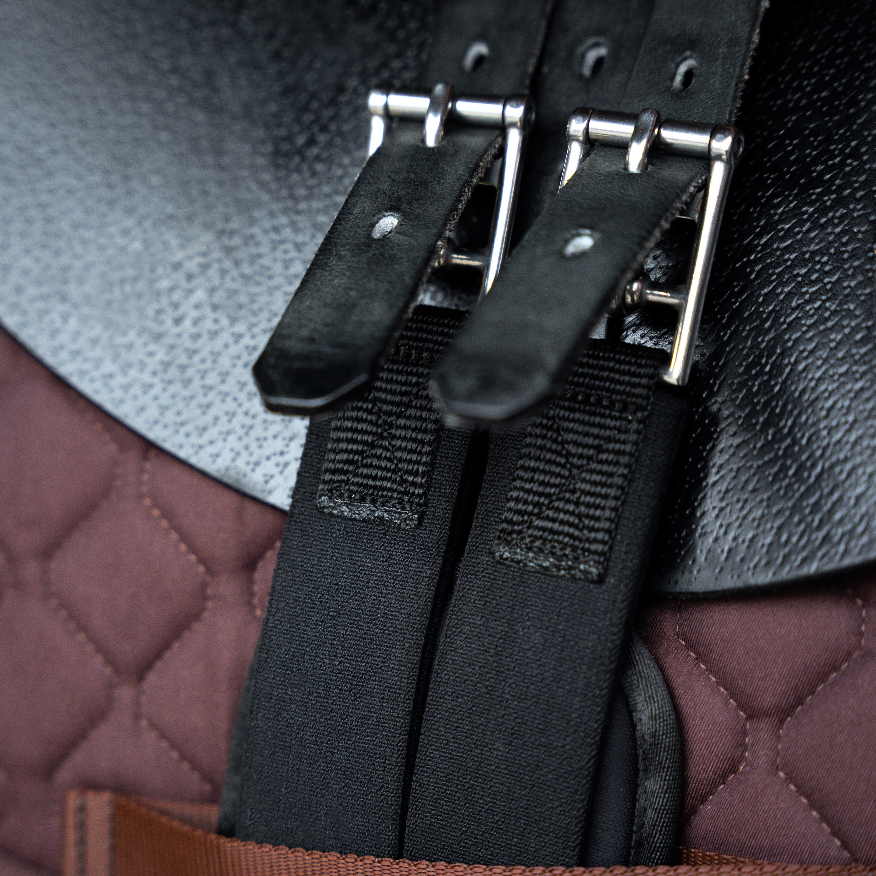 Jumping girth IRH cross wave and memory foam