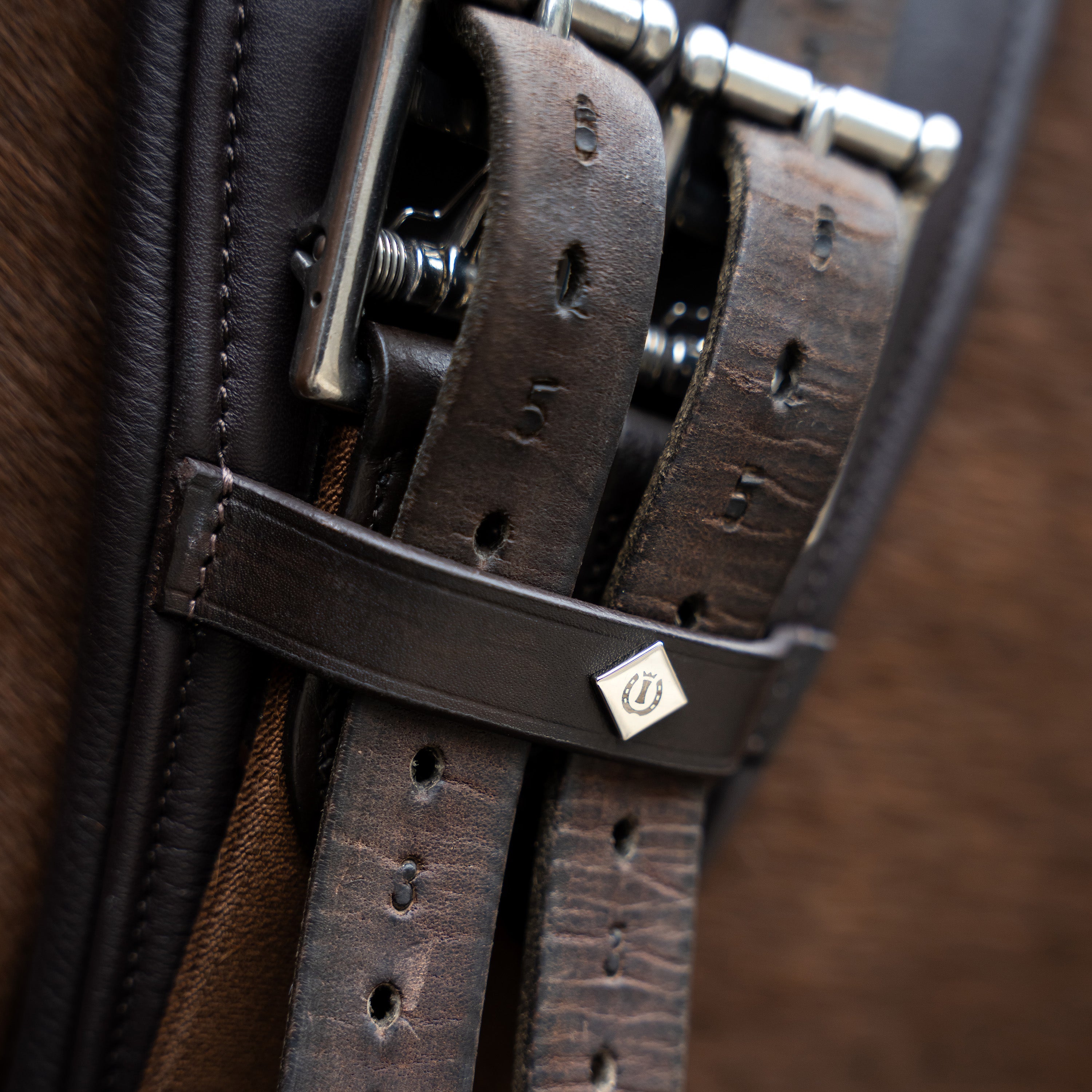 Dressage girth IRH anatomic with spring buckles Dark brown / 80cm