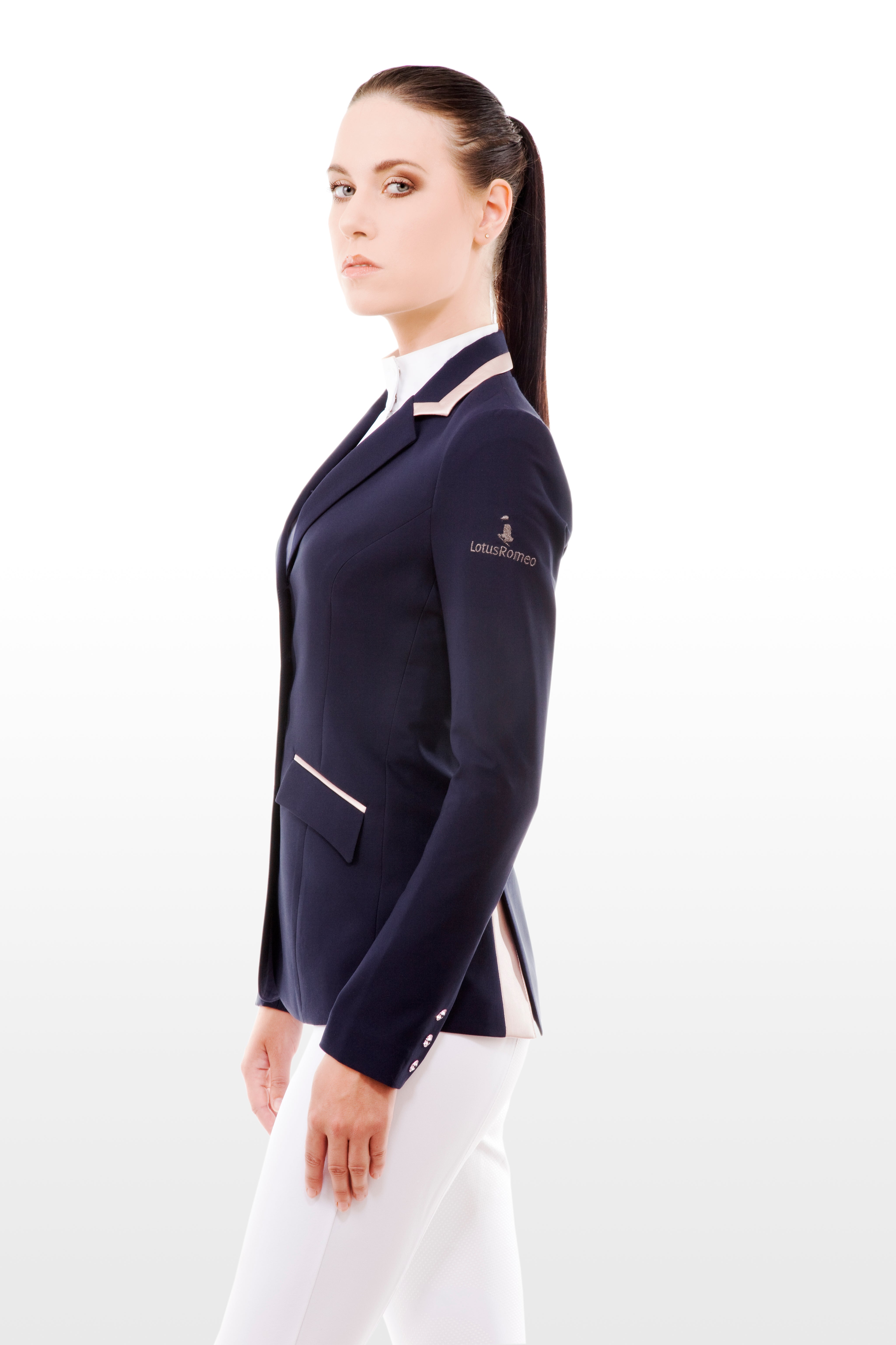 https://lotusromeo.com/img/products/d73aff2ce8608deffdb55fc689f5d4b3.jpg