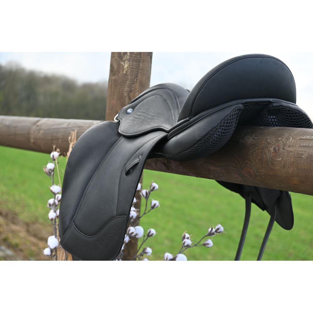https://www.ikonicsaddlery.com/image?FileId=15175&preset=C_ZOOM