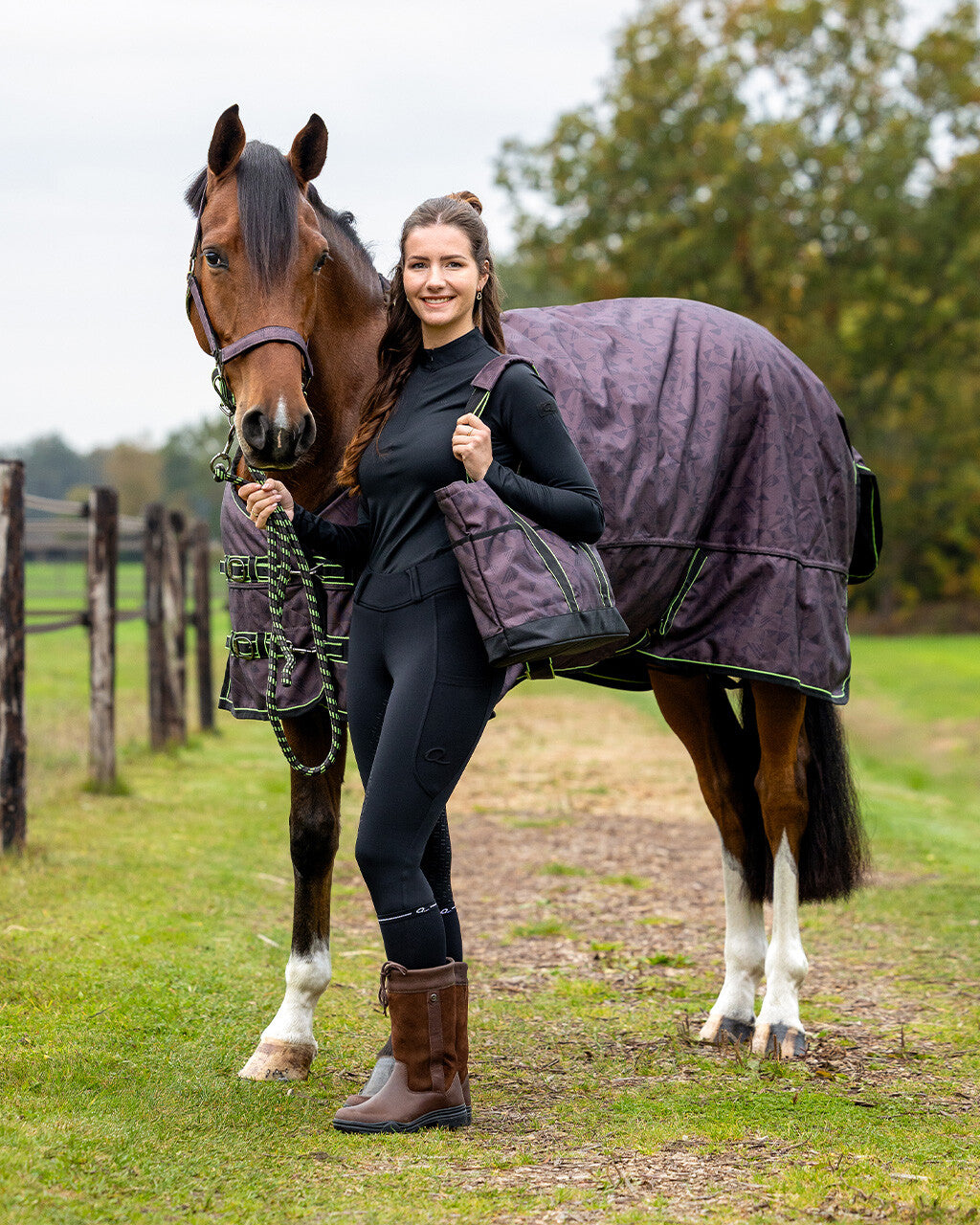 Head collar set with turnout collection