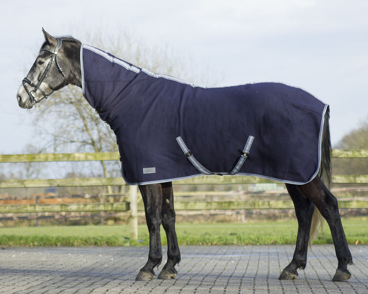 qhp wool rug with neck