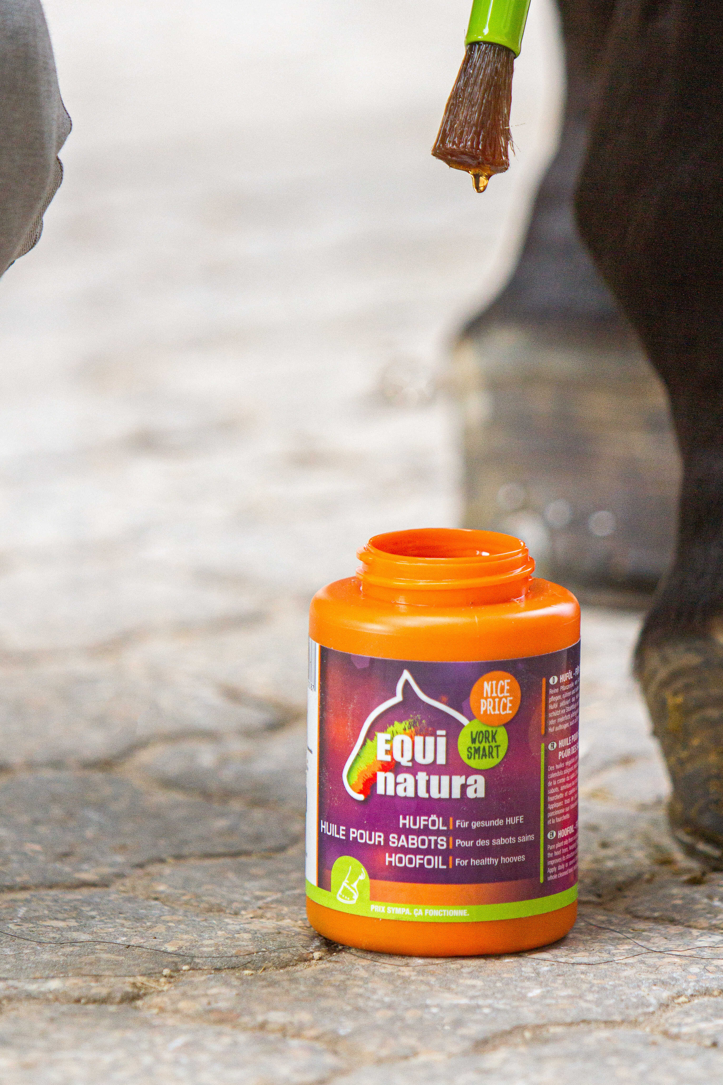 EQUINATURA Hoof Oil with Brush