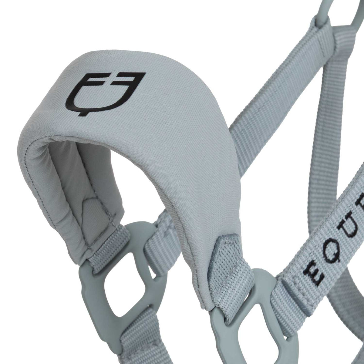 Technical halter with double adjustment and rubber-coated buckles