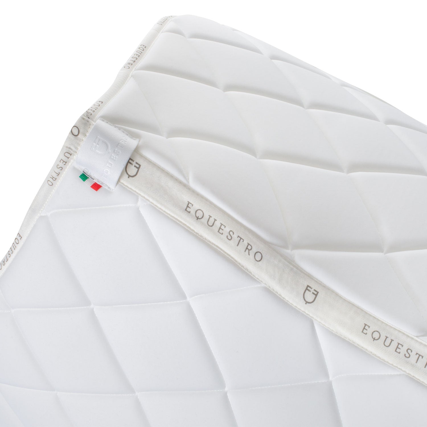 Jumping saddle pad with multicolor logo