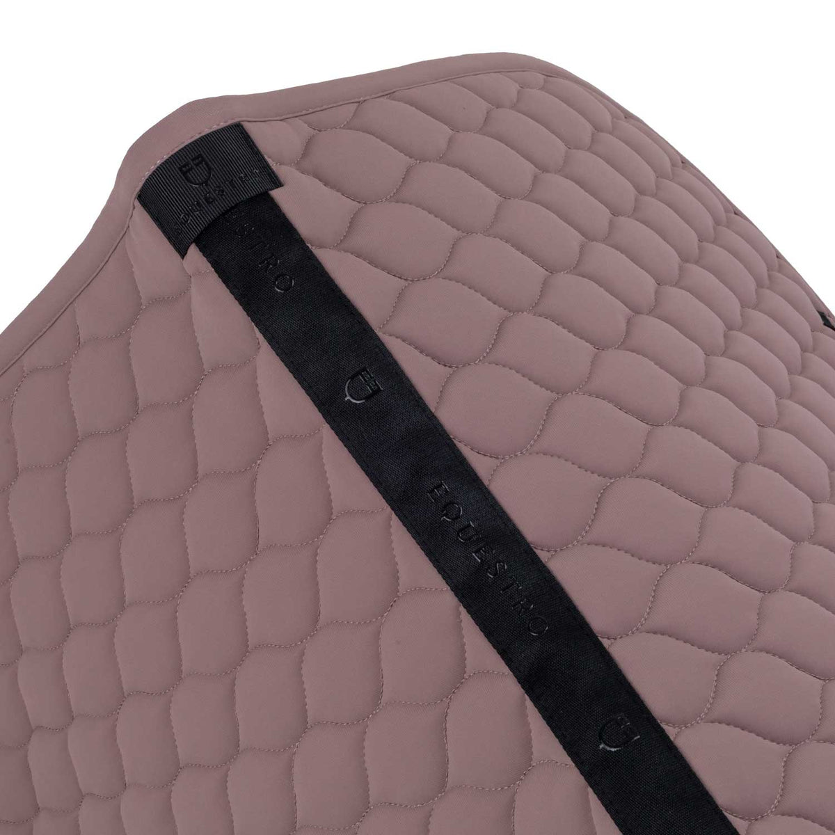 Jumping saddle pad with onion quilting