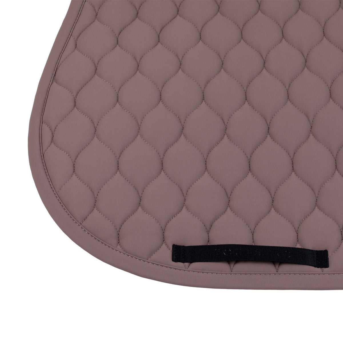 Jumping saddle pad with onion quilting