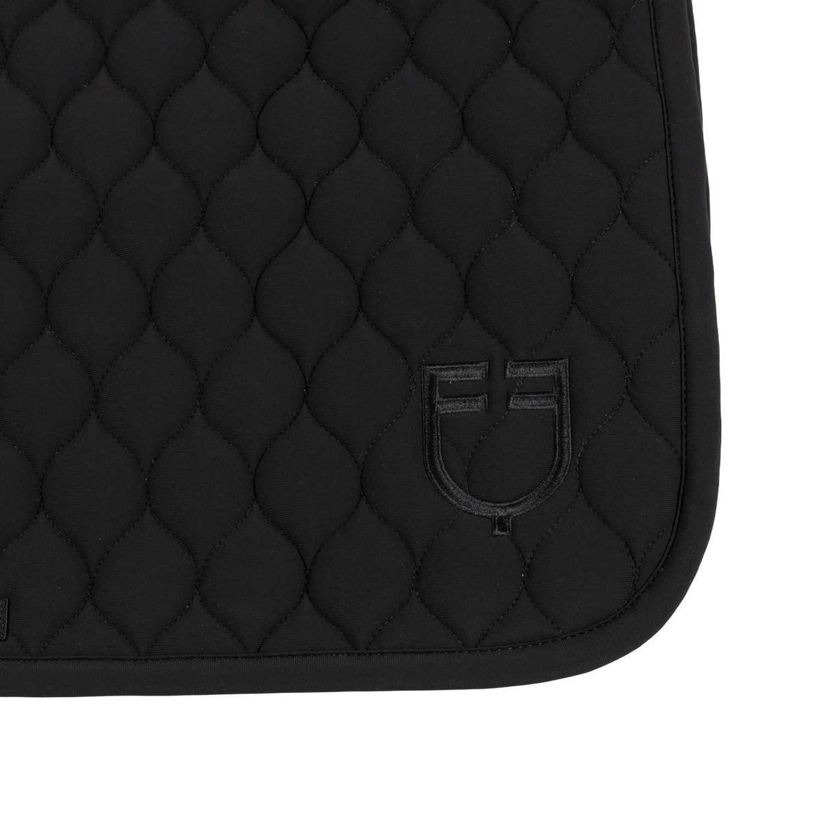 Jumping saddle pad with onion quilting