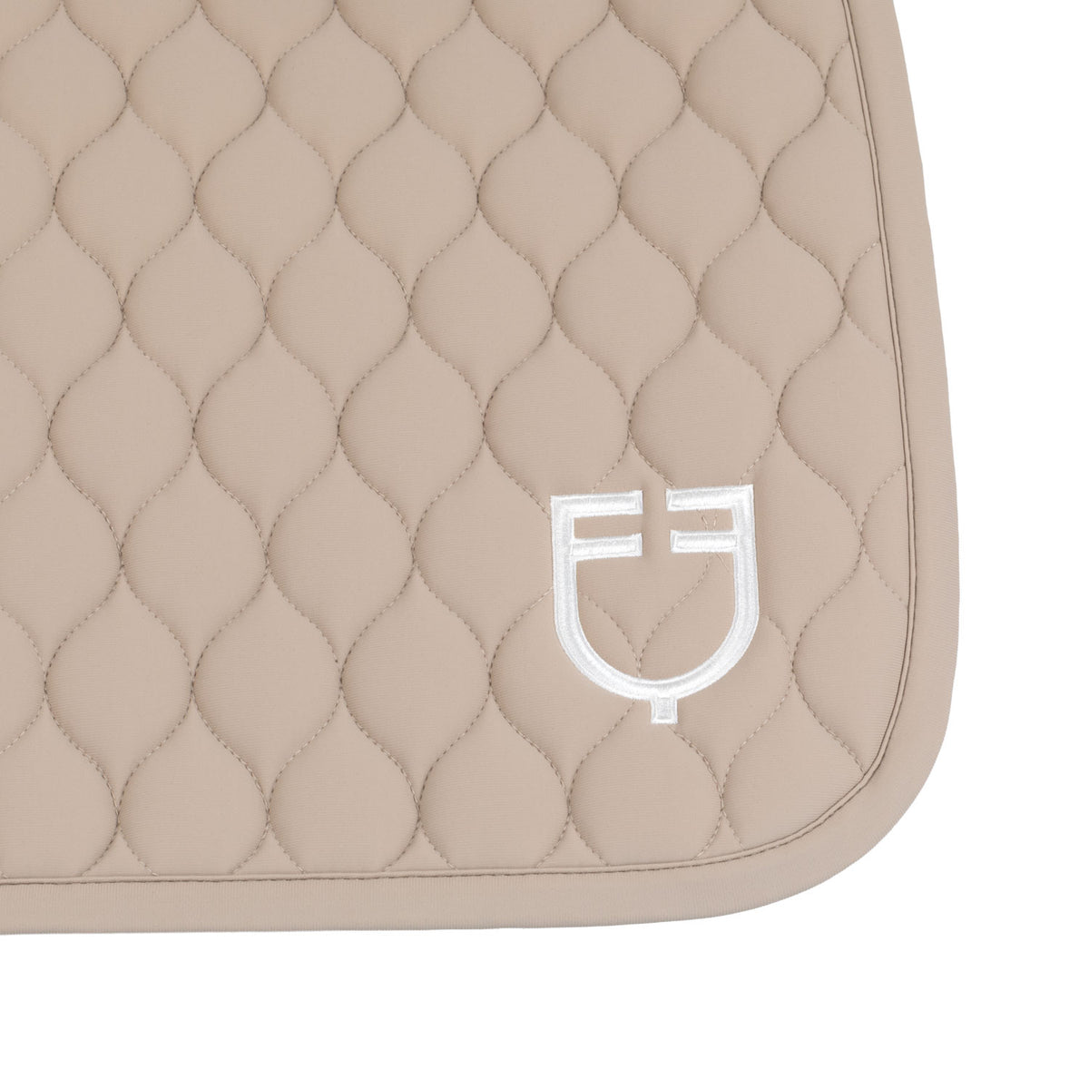 Jumping saddle pad with onion quilting