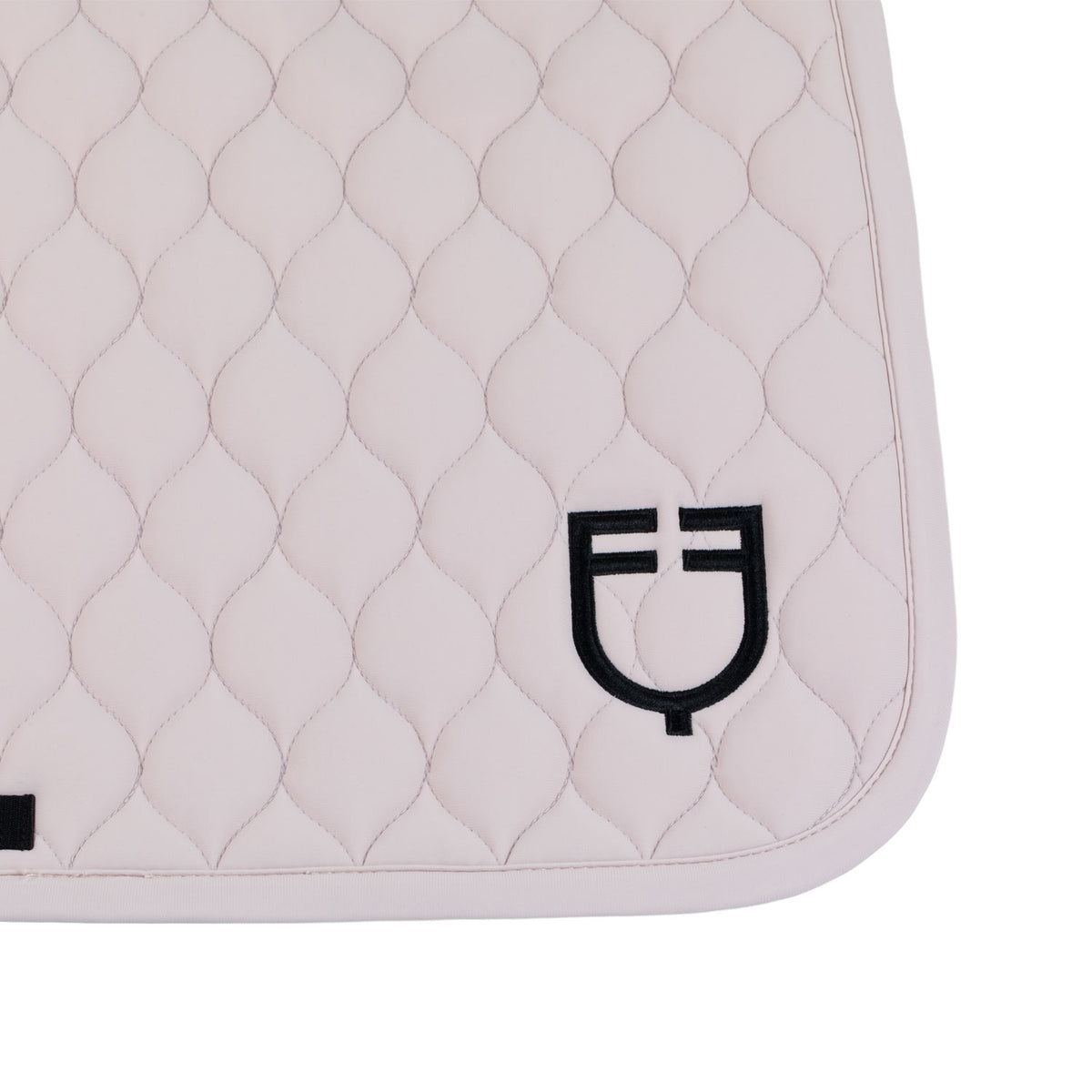Jumping saddle pad with onion quilting