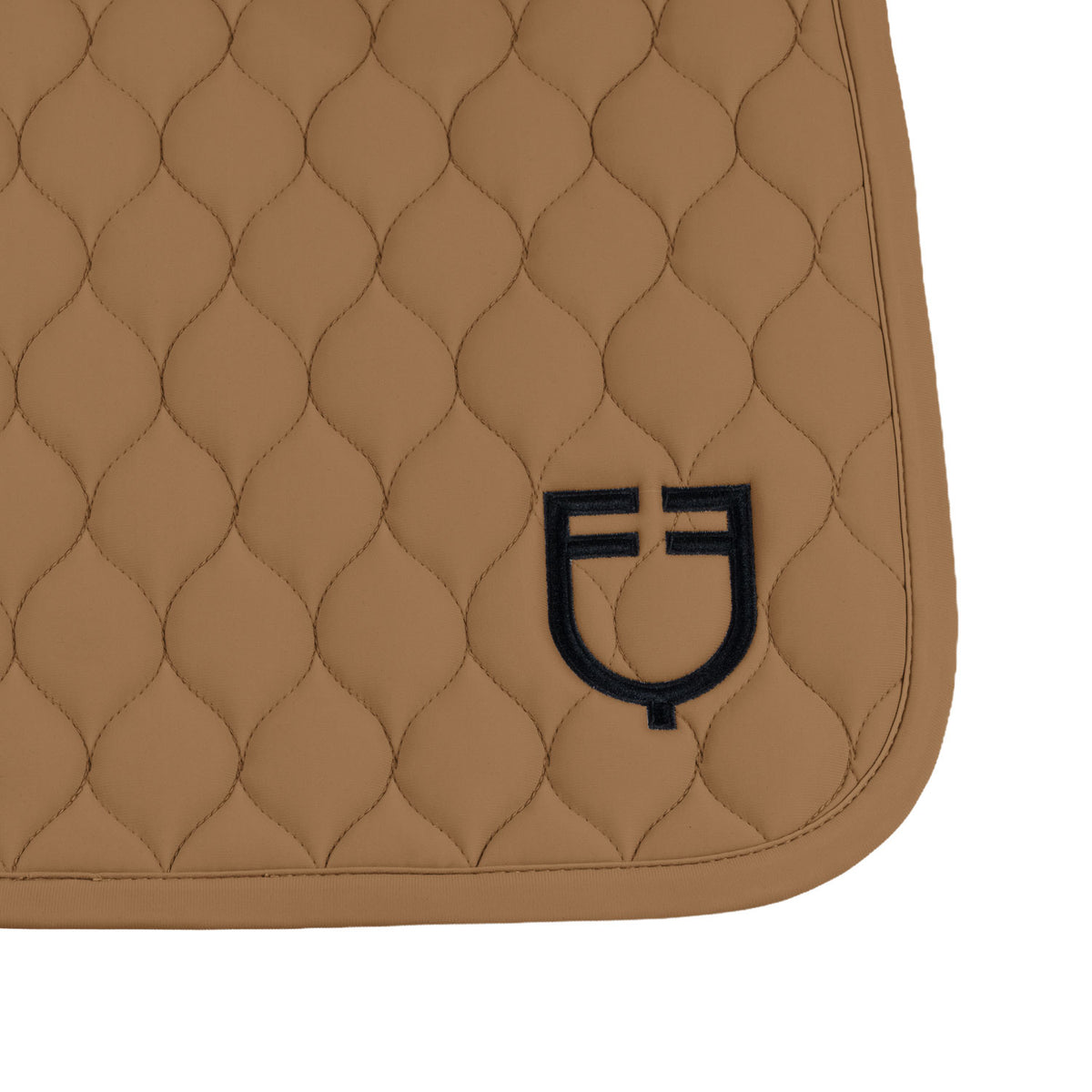 Jumping saddle pad with onion quilting