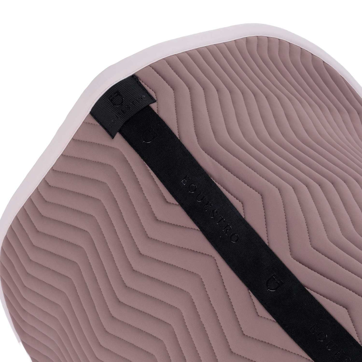 Jumping saddle pad with wave quilting