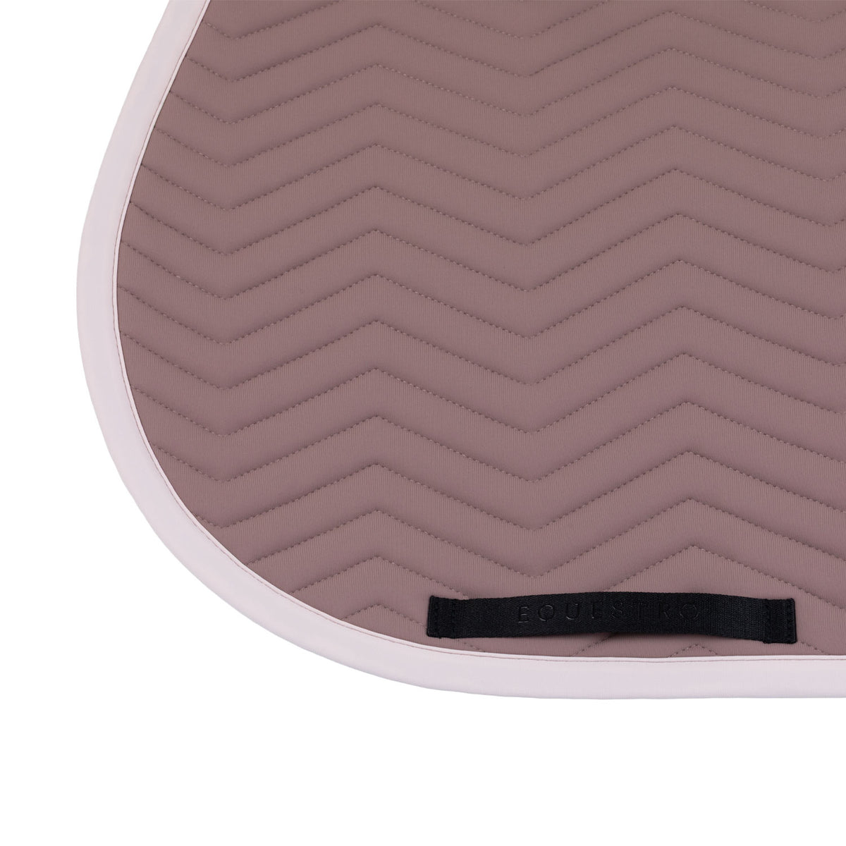 Jumping saddle pad with wave quilting