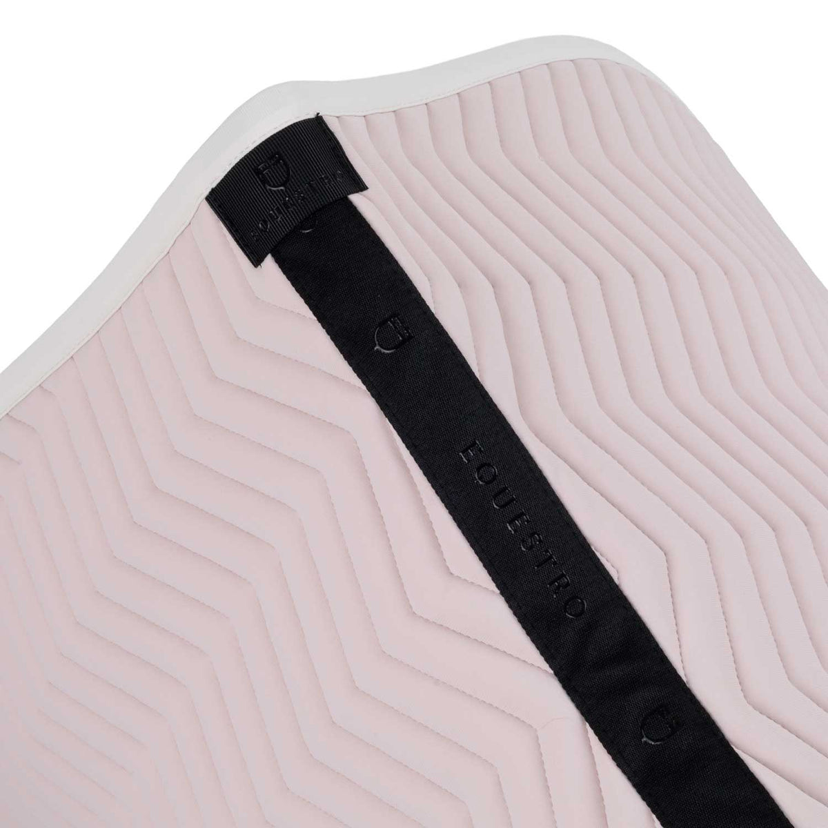 Jumping saddle pad with wave quilting
