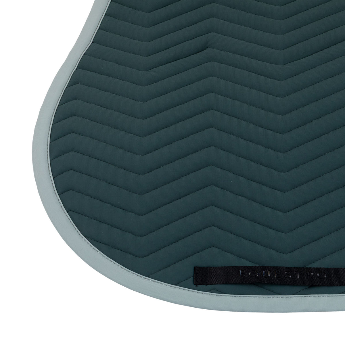 Jumping saddle pad with wave quilting