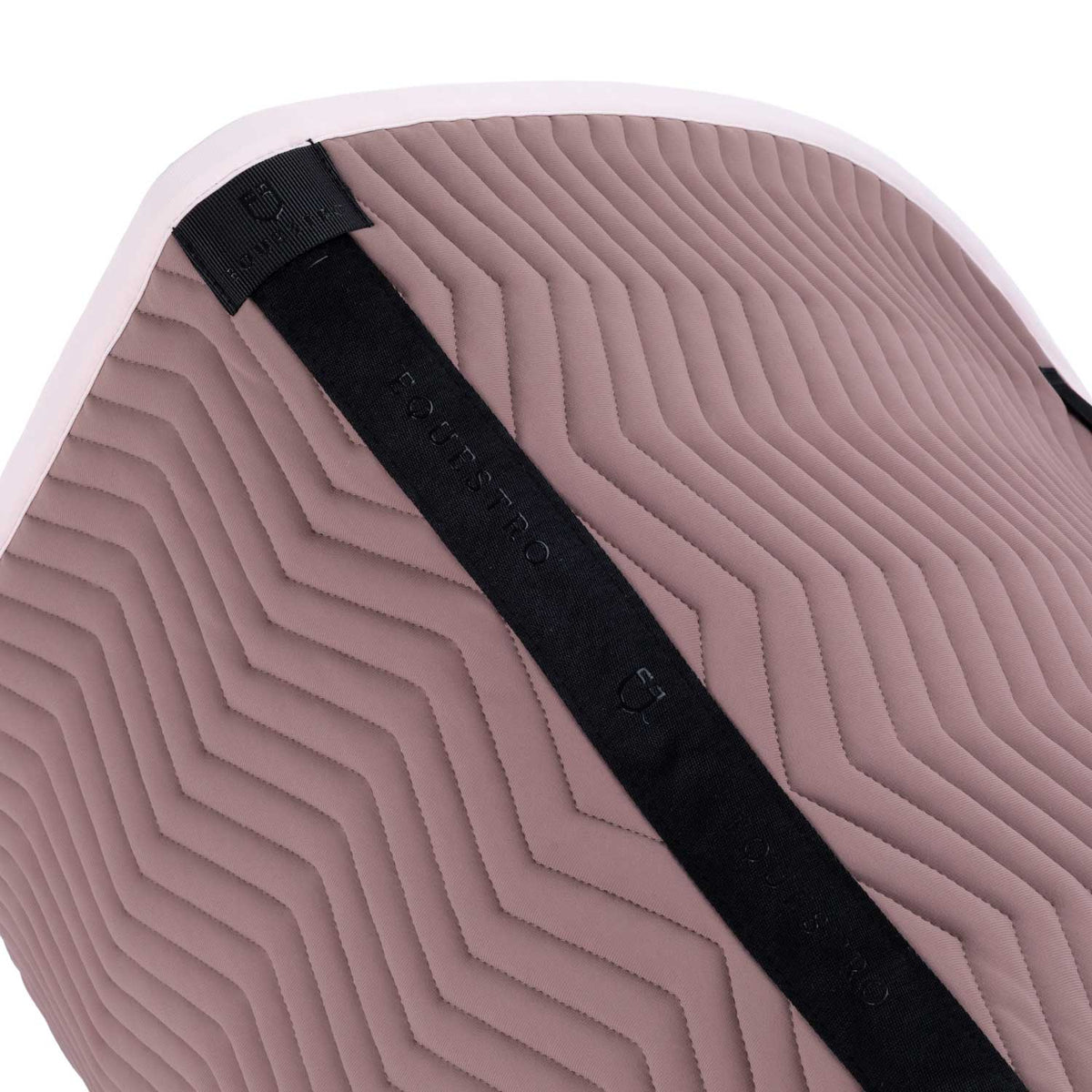 Dressage saddle pad with wave quilting