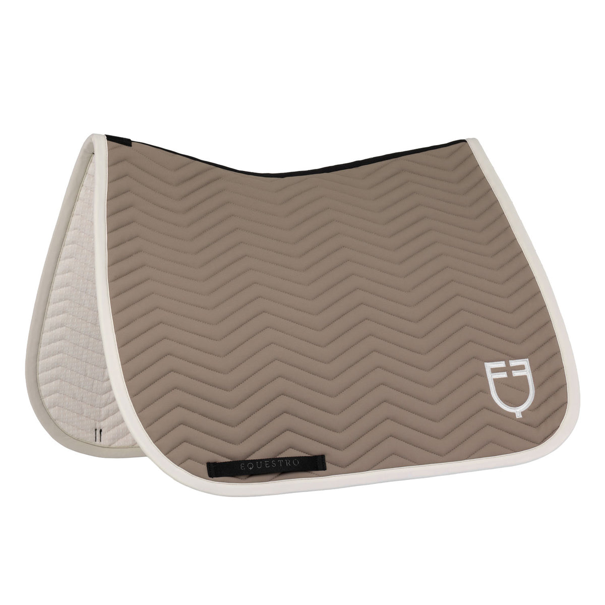 Dressage saddle pad with wave quilting