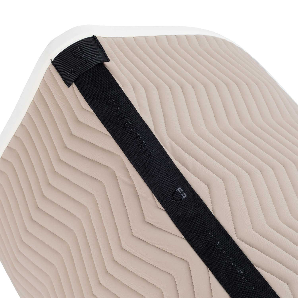 Dressage saddle pad with wave quilting