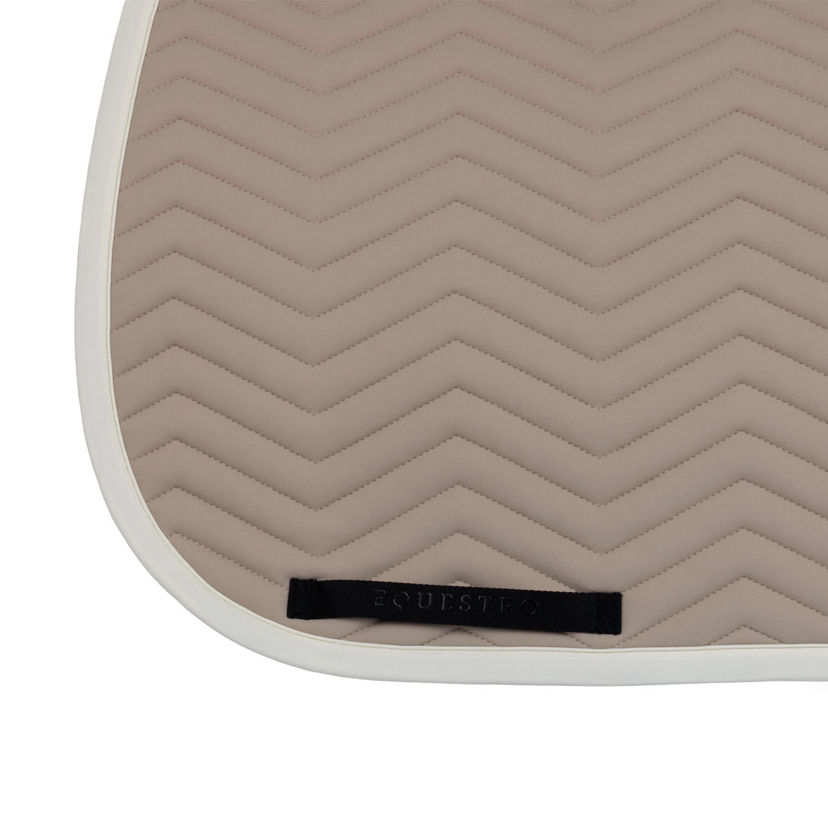 Dressage saddle pad with wave quilting