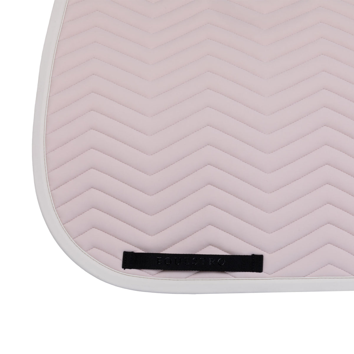 Dressage saddle pad with wave quilting