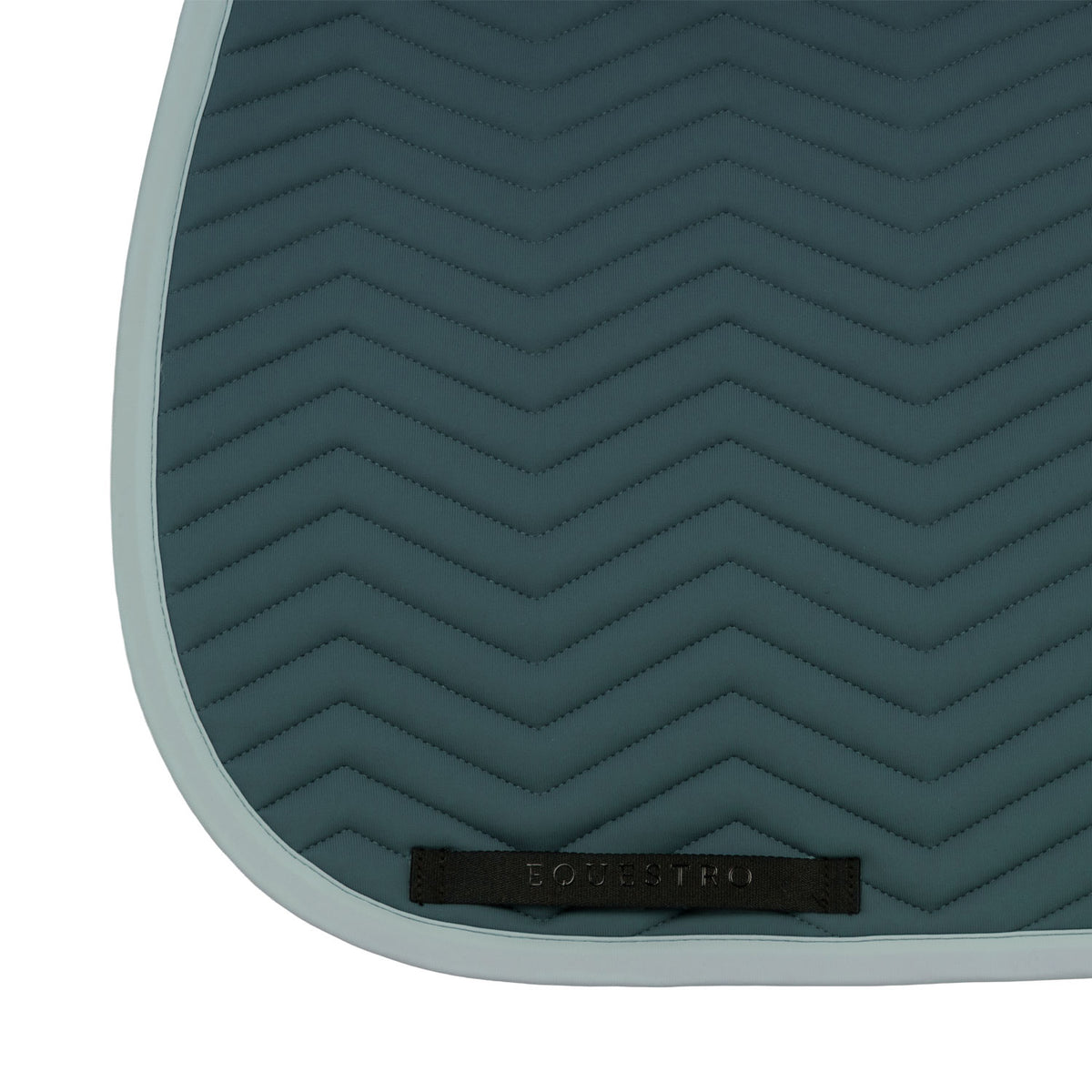 Dressage saddle pad with wave quilting