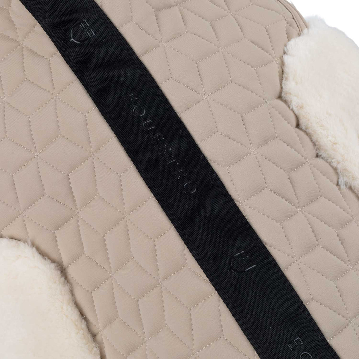 Pad in technical fabric and synthetic sheepskin with cube quilting