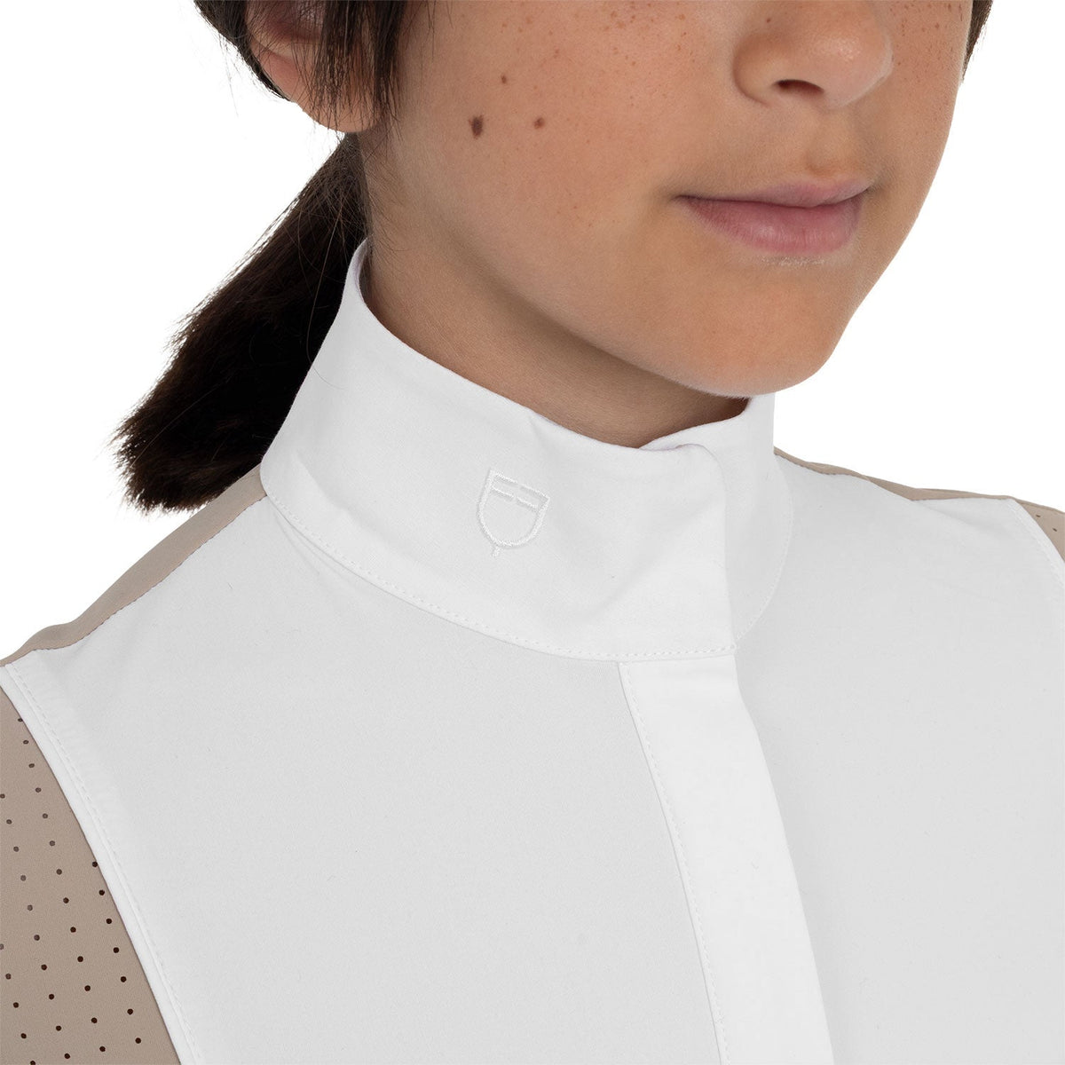 Girls' competition polo shirt with perforated inserts