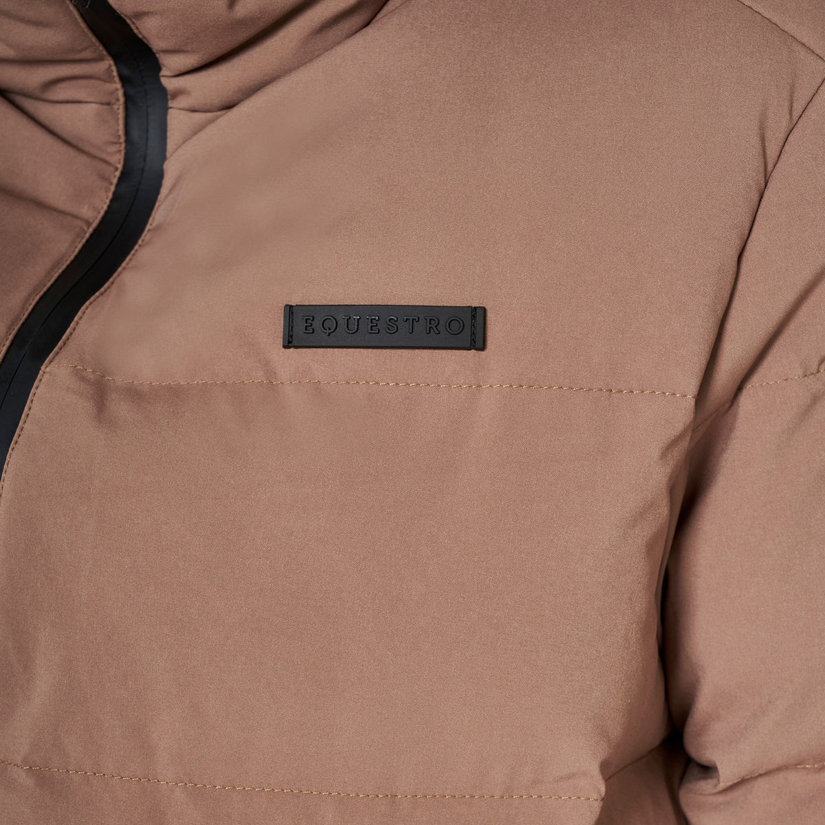 Women's hooded down jacket
