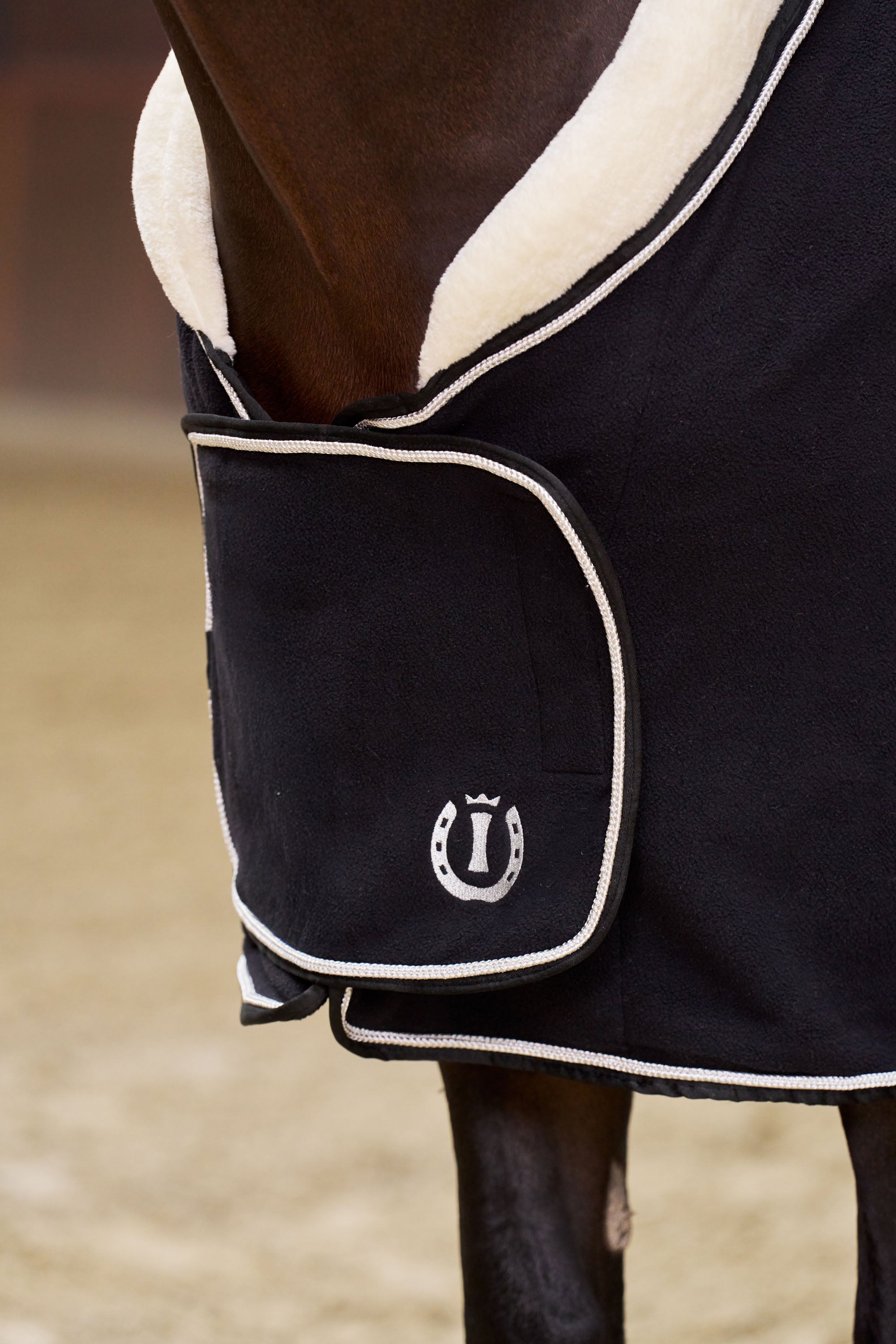Fleece blanket IRHEssential Black / 215