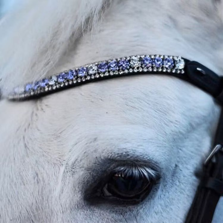 Gnistrande lila pannband häst